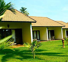 Whispering Palms Lake Resort - Kerala